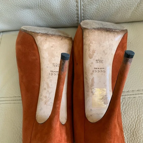 Orange Rust Suede Gold Interlocking Jennifer Classic Pumps 38,5 (7,5) - Picture 4 of 4